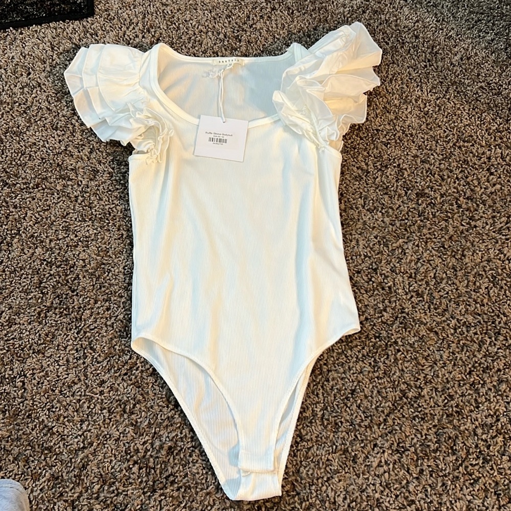 White frilly sleeve bodysuit